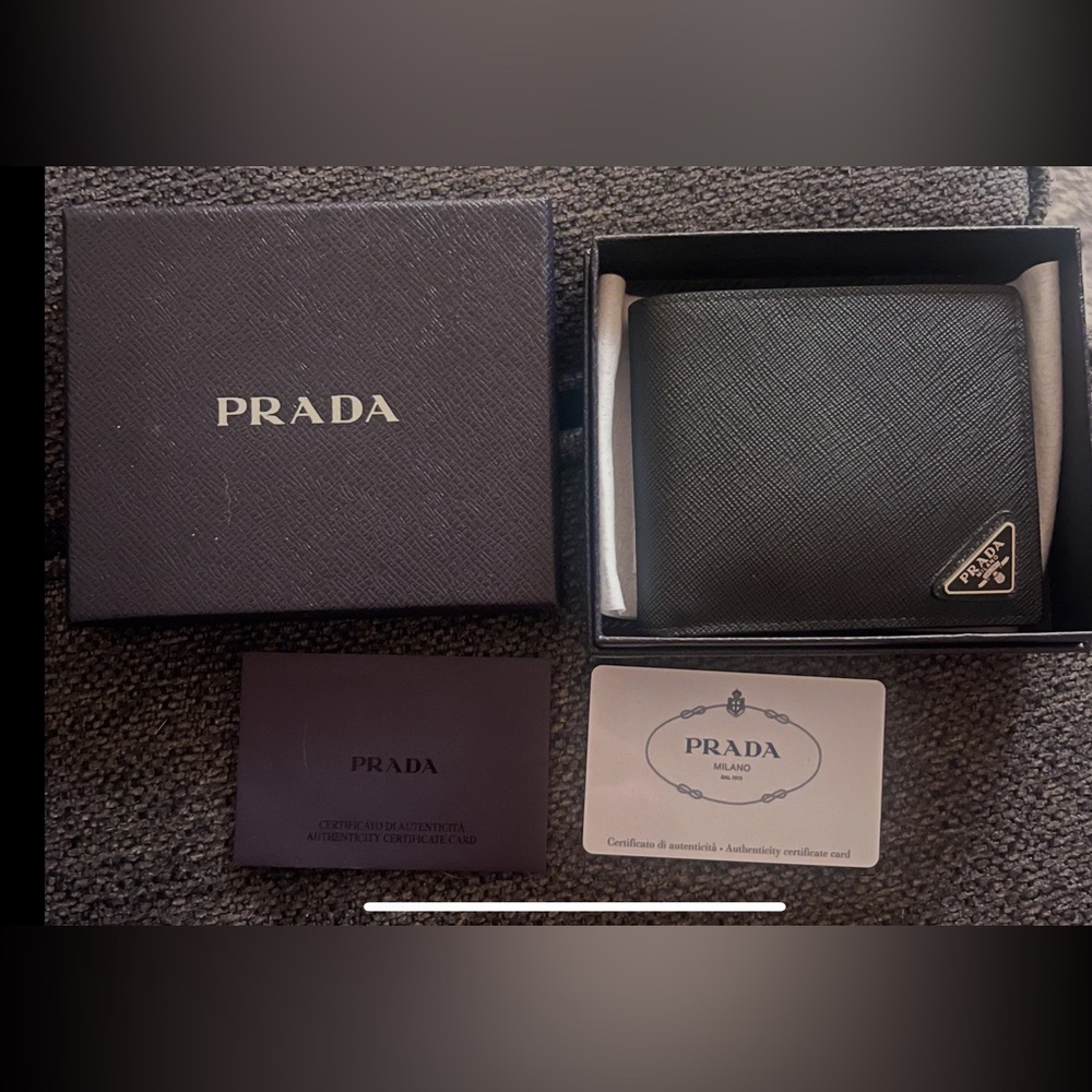 prada wallet